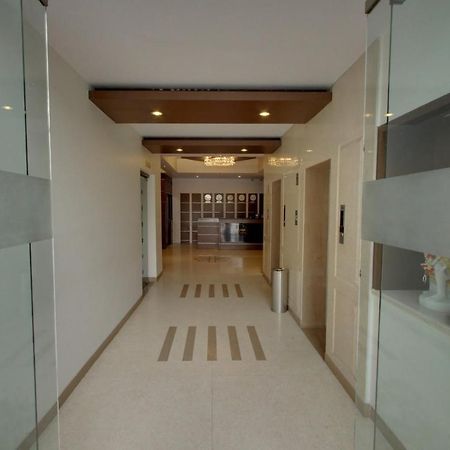 Hotel Bluestone Ghaziabad Bagian luar foto