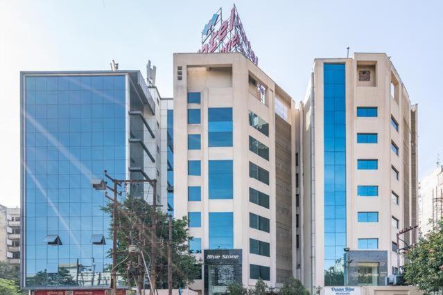 Hotel Bluestone Ghaziabad Bagian luar foto