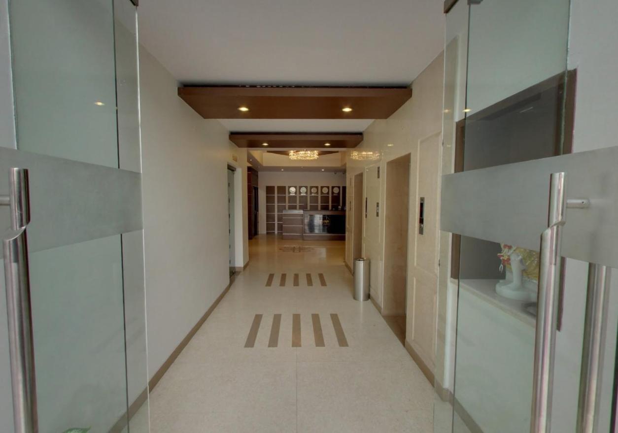 Hotel Bluestone Ghaziabad Bagian luar foto
